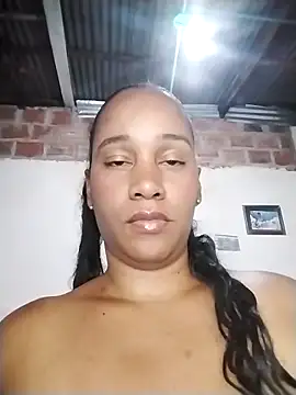 Snapshot of EbonyHorrny chatting on October 6, 3:45 am EbonyHorrny online show from October 6, 3:45 am