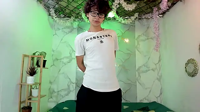 Bastian boyshot77 online show from April 28, 7:07 pm