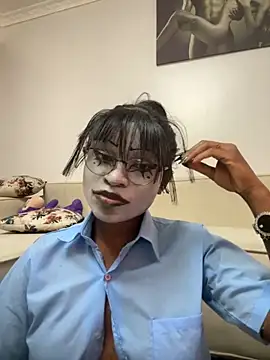 Lil-shawrie online show from October 12, 10:34 pm