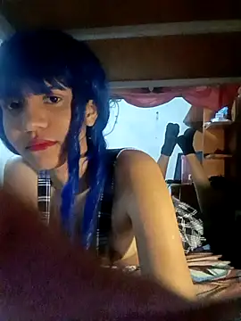 famousfox-69 online show from March 4, 7:48 am