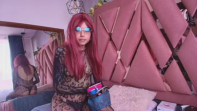 viollettaa  online show from September 29, 8:03 pm