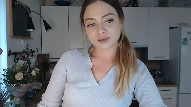 Snapshot of BuffyxLUST chatting on September 17, 7:50 am BuffyxLUST online show from September 17, 7:50 am