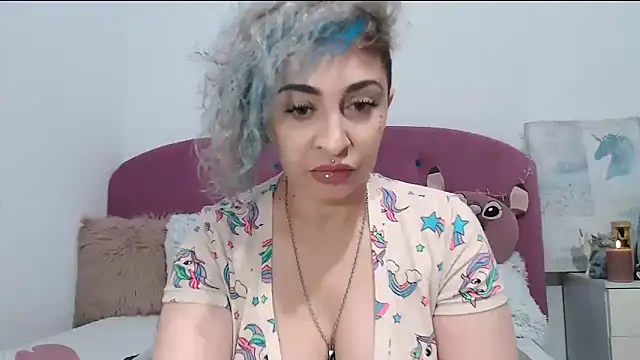 Snapshot of AAARUNY chatting on October 11, 11:25 am AAARUNY online show from October 11, 11:25 am