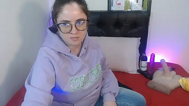 KrystalAdams online show from June 25, 1:46 pm