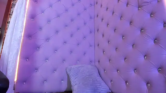 Pamela Squirtt online show from July 30, 4:02 am
