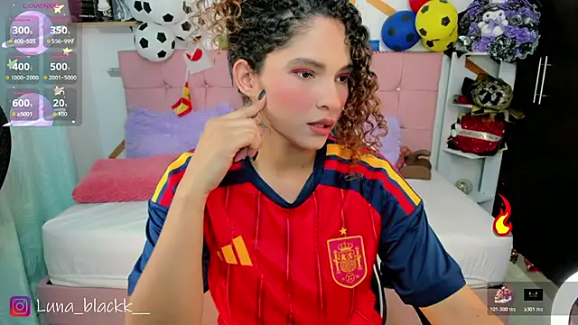 Luna blackk online show from July 6, 8:11 pm