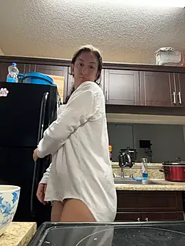 sweetsirenn online show from August 4, 1:06 pm