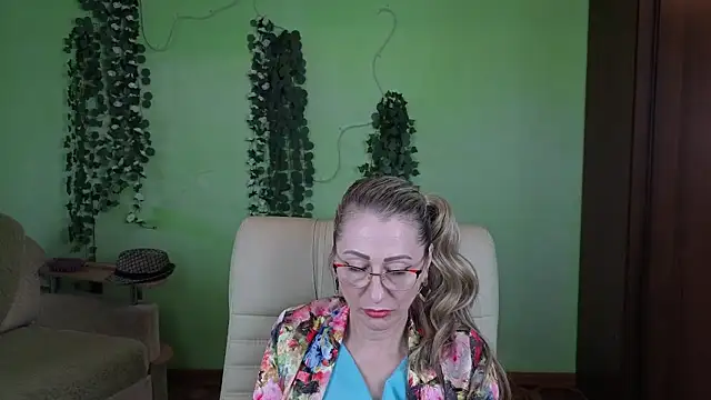 Snapshot of Habibi_Honeyy chatting on October 18, 11:13 am Habibi Honeyy online show from October 18, 11:13 am