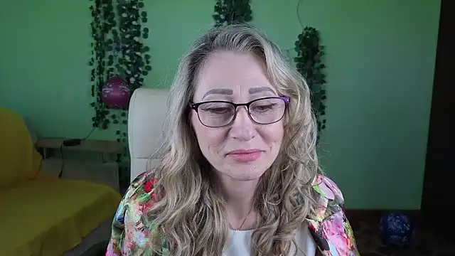 Snapshot of Habibi_Honeyy chatting on October 1, 11:04 am Habibi Honeyy online show from October 1, 11:04 am