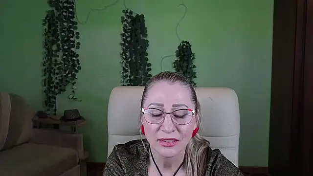 Snapshot of Habibi_Honeyy chatting on October 19, 11:23 am Habibi Honeyy online show from October 19, 11:23 am