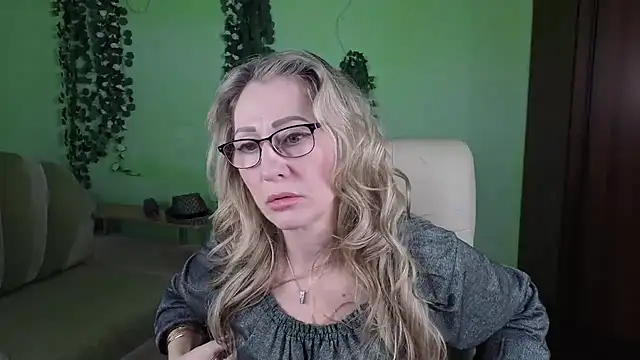 Snapshot of Habibi_Honeyy chatting on October 17, 4:59 am Habibi Honeyy online show from October 17, 4:59 am