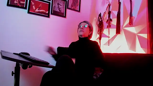 Snapshot of MistressNyx_cg chatting on October 15, 2:30 pm MistressNyx cg online show from October 15, 2:30 pm