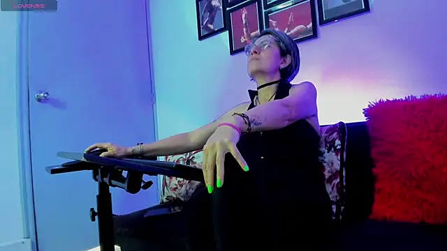 Snapshot of MistressNyx_cg chatting on September 23, 2:26 pm MistressNyx cg online show from September 23, 2:26 pm