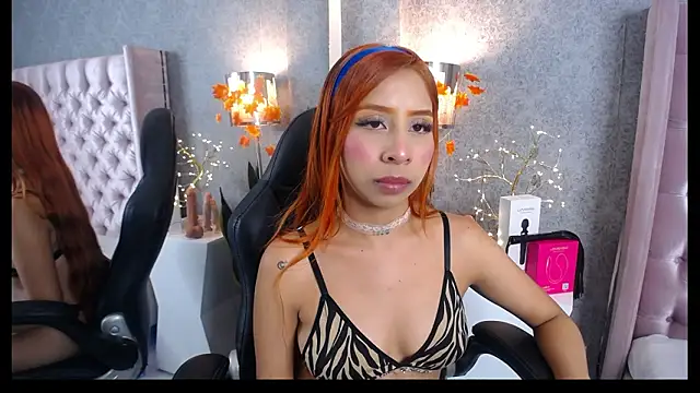 laila stilwiills online show from February 12, 5:20 am