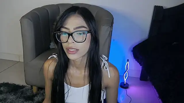 CoralieBronson online show from March 13, 2:35 am