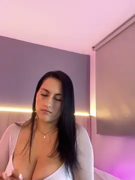 Atenea Clerk online show from May 2, 11:57 am