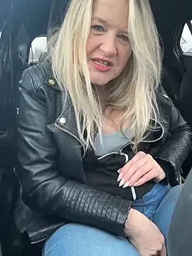 SuzieSub online show from February 12, 10:39 am