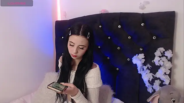 Lia  1 online show from November 7, 6:13 pm