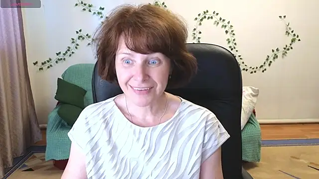 Lia Tito online show from July 6, 3:03 pm