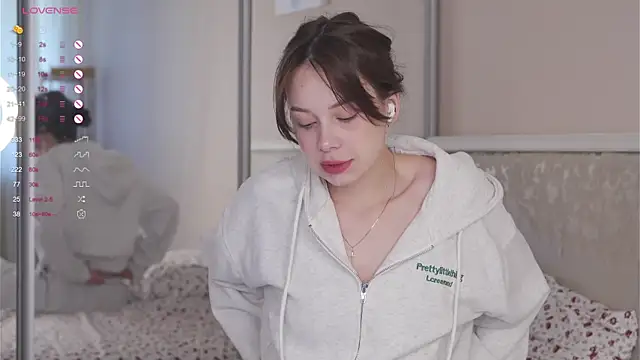 chillgirll online show from June 7, 5:03 am