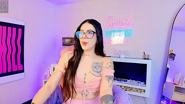 Alice Vixen online show from May 2, 12:30 pm