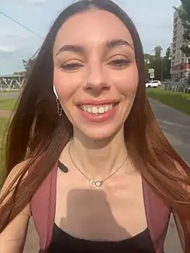 Amelie Crosby online show from June 28, 2:01 pm