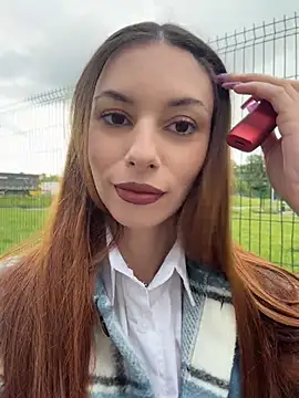Amelie Crosby online show from July 5, 1:50 pm