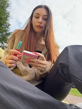 Amelie Crosby online show from July 20, 2:08 pm