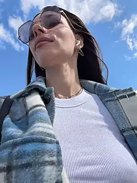 Amelie Crosby online show from July 23, 12:02 pm