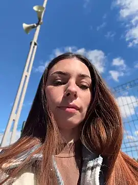 Amelie Crosby online show from June 14, 1:33 pm