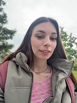 Amelie Crosby online show from June 13, 1:41 pm