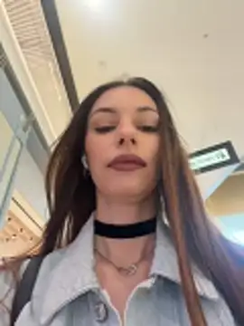 Amelie Crosby online show from June 27, 1:17 pm