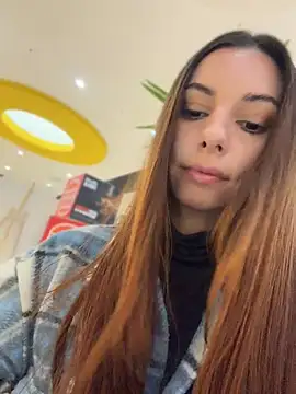 Amelie Crosby online show from June 10, 1:21 pm