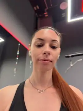 Amelie Crosby online show from June 26, 11:00 am