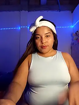 Snapshot of angelHeath13 chatting on October 19, 6:26 am angelHeath13 online show from October 19, 6:26 am