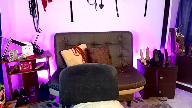 AndreaKinky online show from July 22, 9:05 pm