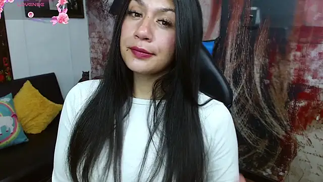gigi gilt  online show from August 1, 9:39 pm
