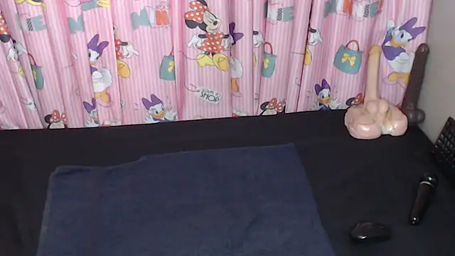 TrishahXo online show from June 11, 6:32 am