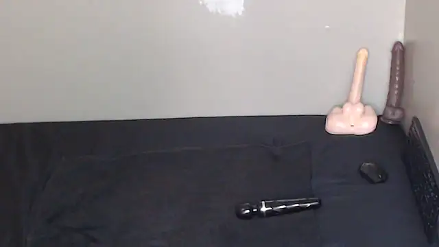 TrishahXo online show from October 30, 12:17 pm