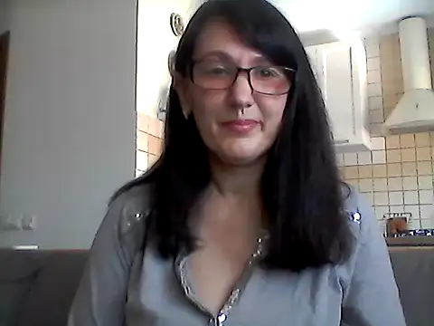 Elena48324 online show from May 2, 10:29 am
