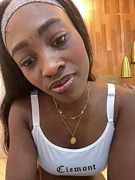 Skylar Smith  online show from July 24, 11:30 am