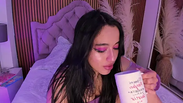 Starbutterflyy  online show from February 8, 7:23 am