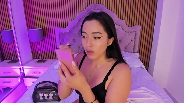 Starbutterflyy  online show from November 24, 4:14 am