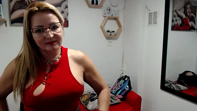 DIVAX MONSERRAT online show from January 14, 9:20 pm