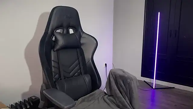 s meow online show from February 15, 8:08 pm