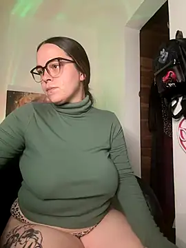 Snapshot of MamaSpicy chatting on October 5, 5:07 pm MamaSpicy online show from October 5, 5:07 pm