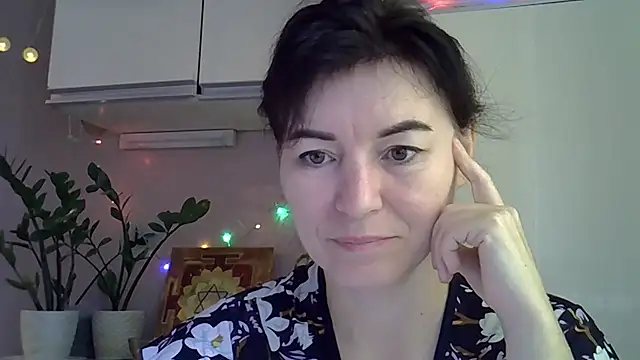 Krystal 82 online show from October 21, 7:56 am