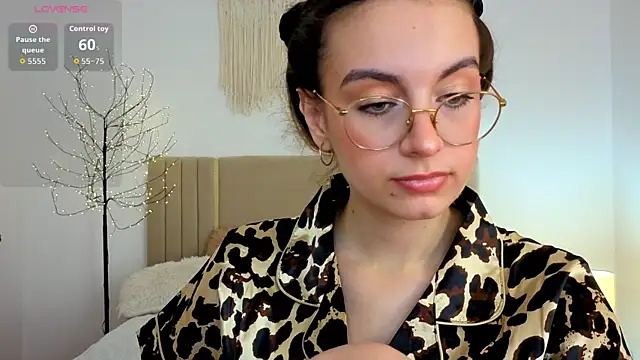 Real cutie1 online show from June 30, 1:10 pm