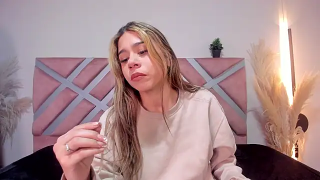 Rachell criss online show from June 23, 4:21 am