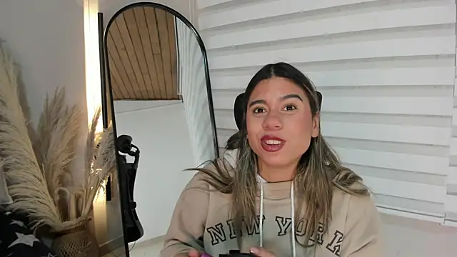 Rachell criss online show from October 28, 4:29 am